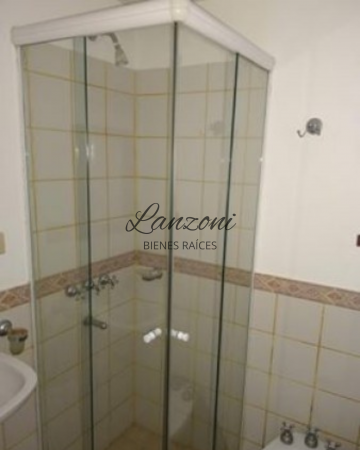 CASA CENTRICA CON IMPORTANTE AMPLITUD DE PARQUE - Cod. LBR88CAS