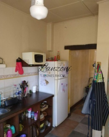 CASA CENTRICA CON IMPORTANTE AMPLITUD DE PARQUE - Cod. LBR88CAS