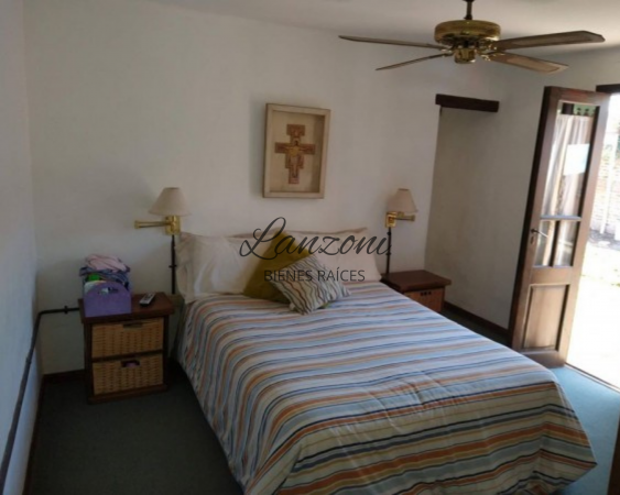 CASA CENTRICA CON IMPORTANTE AMPLITUD DE PARQUE - Cod. LBR88CAS