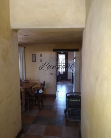 CASA CENTRICA CON IMPORTANTE AMPLITUD DE PARQUE - Cod. LBR88CAS