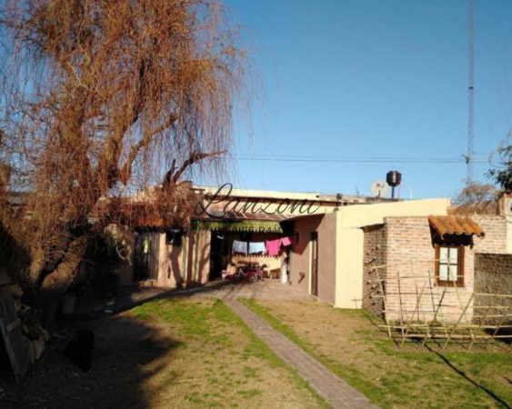 CASA CENTRICA CON IMPORTANTE AMPLITUD DE PARQUE - Cod. LBR88CAS