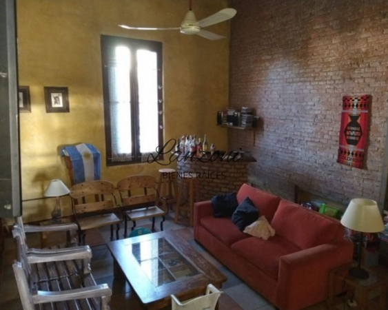 CASA CENTRICA CON IMPORTANTE AMPLITUD DE PARQUE - Cod. LBR88CAS