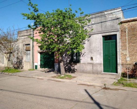 CASA CENTRICA CON IMPORTANTE AMPLITUD DE PARQUE - Cod. LBR88CAS