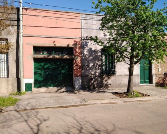 CASA CENTRICA CON IMPORTANTE AMPLITUD DE PARQUE - Cod. LBR88CAS