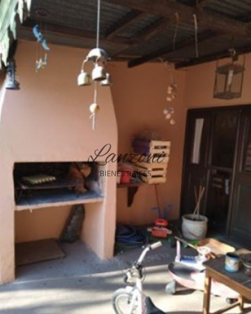 CASA CENTRICA CON IMPORTANTE AMPLITUD DE PARQUE - Cod. LBR88CAS