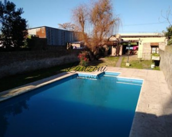 CASA CENTRICA CON IMPORTANTE AMPLITUD DE PARQUE - Cod. LBR88CAS