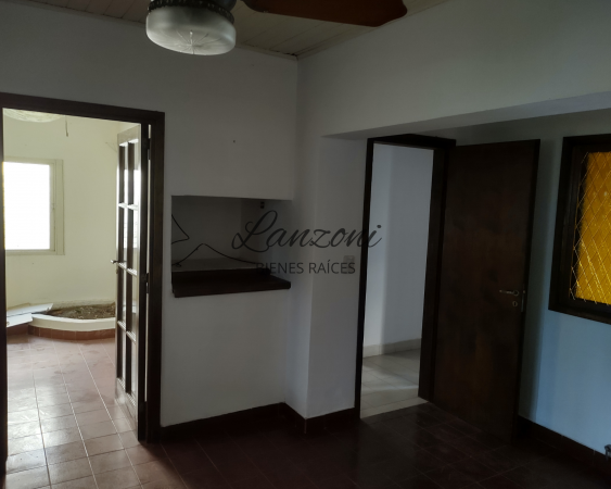 EXCELENTE INMUEBLE SOBRE COLECTORA SUR - Cod. LBR143CAS/CHA