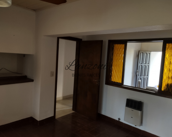 EXCELENTE INMUEBLE SOBRE COLECTORA SUR - Cod. LBR143CAS/CHA