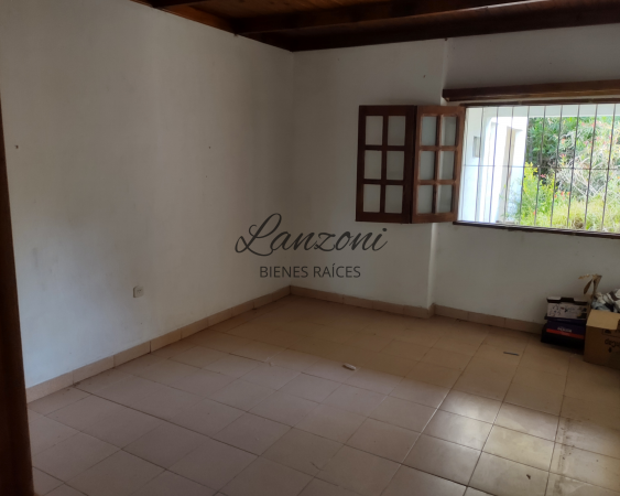 EXCELENTE INMUEBLE SOBRE COLECTORA SUR - Cod. LBR143CAS/CHA