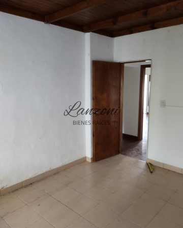 EXCELENTE INMUEBLE SOBRE COLECTORA SUR - Cod. LBR143CAS/CHA