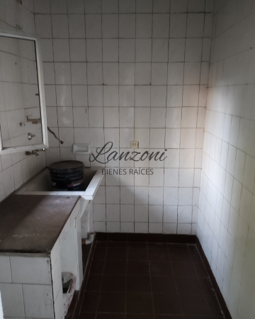 EXCELENTE INMUEBLE SOBRE COLECTORA SUR - Cod. LBR143CAS/CHA