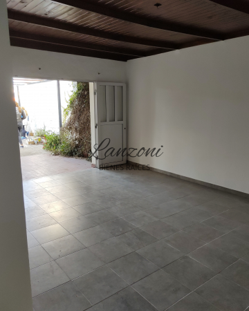 EXCELENTE INMUEBLE SOBRE COLECTORA SUR - Cod. LBR143CAS/CHA