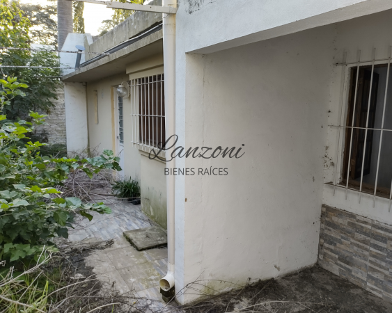 EXCELENTE INMUEBLE SOBRE COLECTORA SUR - Cod. LBR143CAS/CHA