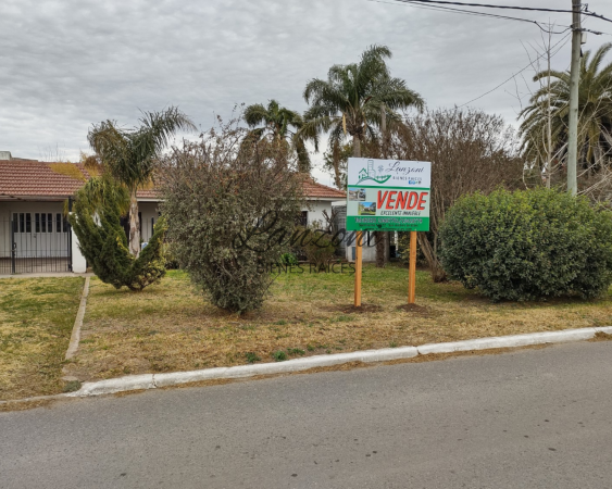 EXCELENTE INMUEBLE SOBRE COLECTORA SUR - Cod. LBR143CAS/CHA