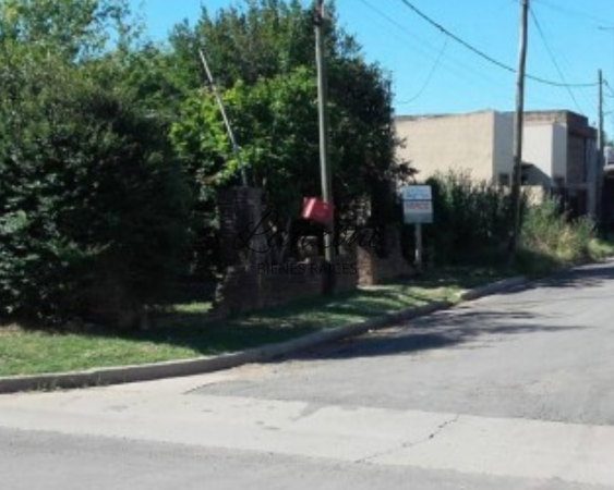 PROPIEDAD EN VENTA CON INTERESANTE AMPLITUD DE ESPACIO VERDE - Cod. LBR110CAS 