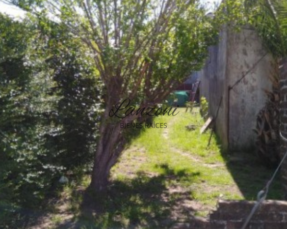 PROPIEDAD EN VENTA CON INTERESANTE AMPLITUD DE ESPACIO VERDE - Cod. LBR110CAS 