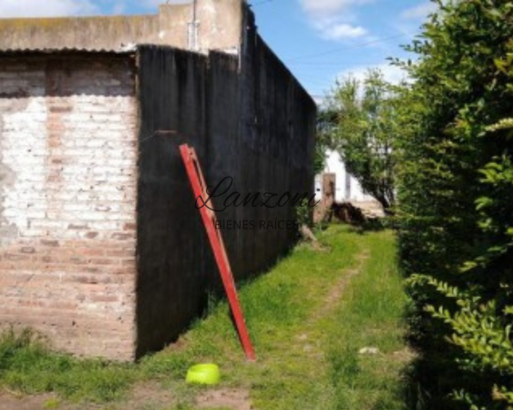 PROPIEDAD EN VENTA CON INTERESANTE AMPLITUD DE ESPACIO VERDE - Cod. LBR110CAS 