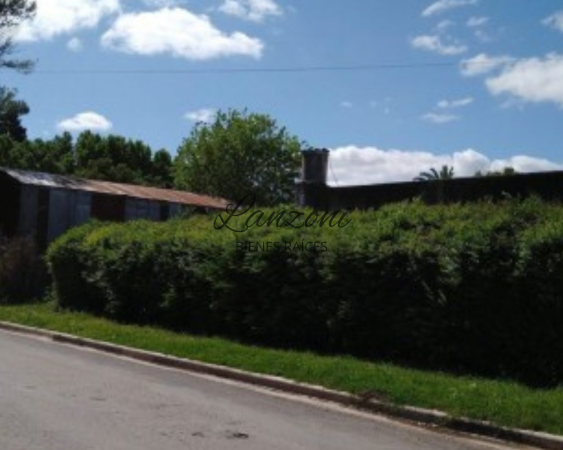 PROPIEDAD EN VENTA CON INTERESANTE AMPLITUD DE ESPACIO VERDE - Cod. LBR110CAS 