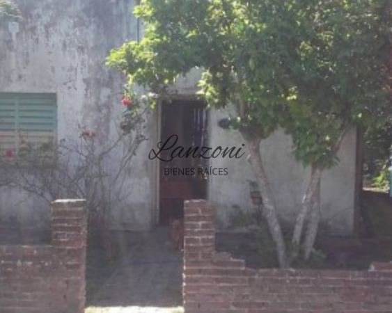 PROPIEDAD EN VENTA CON INTERESANTE AMPLITUD DE ESPACIO VERDE - Cod. LBR110CAS 