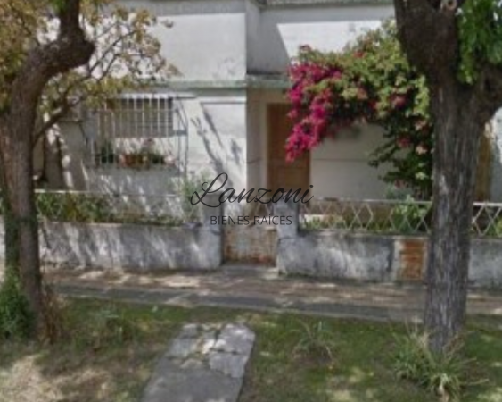 VIVIENDA EN BARRIO LANUSSE, CIUDAD DE LUJAN - Cod. LBR11CAS