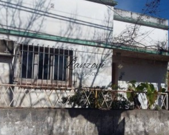 VIVIENDA EN BARRIO LANUSSE, CIUDAD DE LUJAN - Cod. LBR11CAS