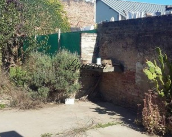 VIVIENDA EN BARRIO LANUSSE, CIUDAD DE LUJAN - Cod. LBR11CAS
