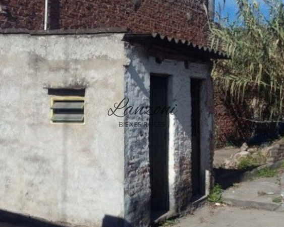 VIVIENDA EN BARRIO LANUSSE, CIUDAD DE LUJAN - Cod. LBR11CAS