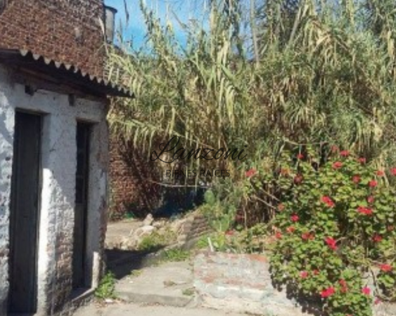 VIVIENDA EN BARRIO LANUSSE, CIUDAD DE LUJAN - Cod. LBR11CAS