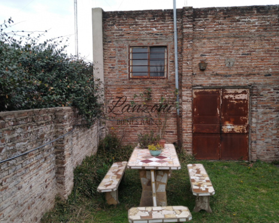 VIVIENDA UNIFAMILIAR SOBRE INTERSECCION - Cod.LBR66CAS