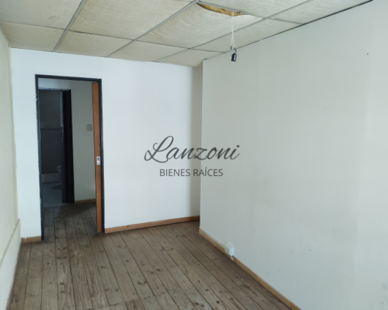 RIVADAVIA AL 700, VENTA DE IMPECABLE LOCAL COMERCIAL EN PLENO CENTRO DE LA CIUDAD - Cod. LBR84LOC