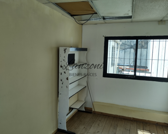 RIVADAVIA AL 700, VENTA DE IMPECABLE LOCAL COMERCIAL EN PLENO CENTRO DE LA CIUDAD - Cod. LBR84LOC