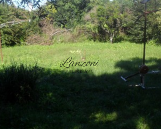 VIVIENDA CON INTERESANTE AMPLITUD DE ESPACIO VERDE - Cód.LBR44CAS