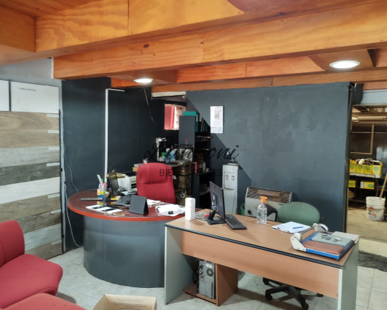 INTERESANTE GALPON UBICADO A METROS DE COLECTORA NORTE - Cod. LBR148GAL