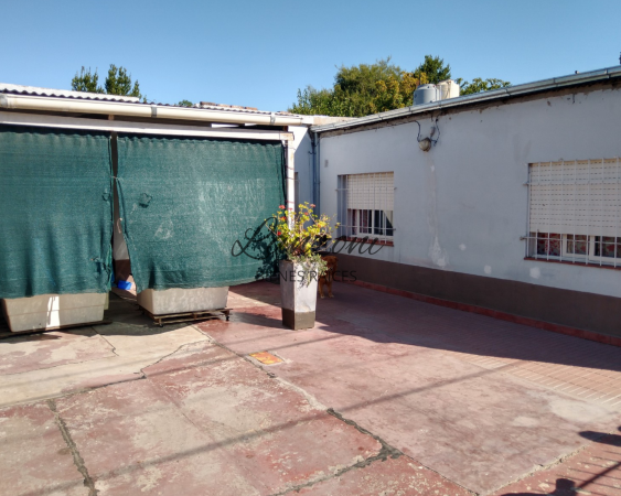 PROPIEDAD EN VENTA - LUJAN; Cod. LBR149CAS/L 