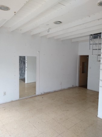 RIVADAVIA AL 700, VENTA DE IMPECABLE LOCAL COMERCIAL EN PLENO CENTRO DE LA CIUDAD - Cod. LBR84LOC