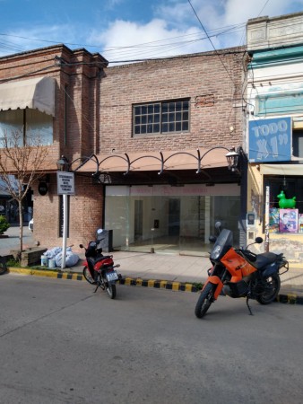 RIVADAVIA AL 700, VENTA DE IMPECABLE LOCAL COMERCIAL EN PLENO CENTRO DE LA CIUDAD - Cod. LBR84LOC