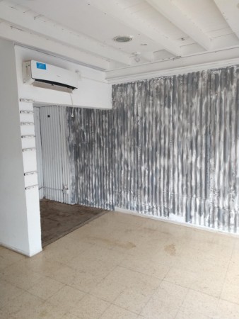 RIVADAVIA AL 700, VENTA DE IMPECABLE LOCAL COMERCIAL EN PLENO CENTRO DE LA CIUDAD - Cod. LBR84LOC