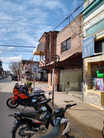 RIVADAVIA AL 700, VENTA DE IMPECABLE LOCAL COMERCIAL EN PLENO CENTRO DE LA CIUDAD - Cod. LBR84LOC